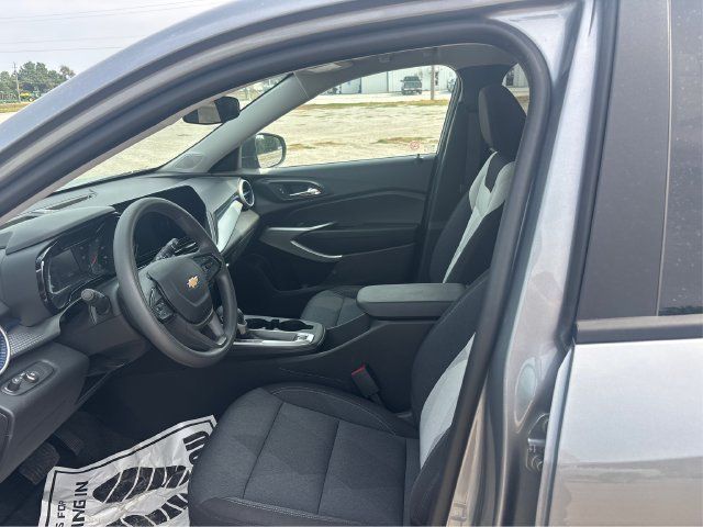Used 2026 Chevrolet Trax LS FWD image 9