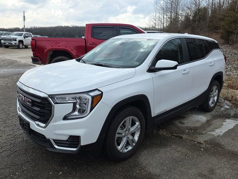 Used 2024 GMC Terrain SLE image 3