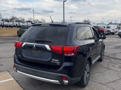 Used 2016 Mitsubishi Outlander SEL image 3