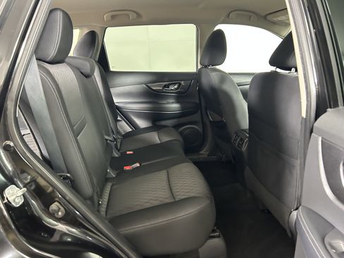 Used 2020 Nissan Rogue SV image 27