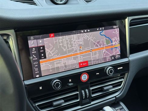 Used 2024 Porsche Macan image 24