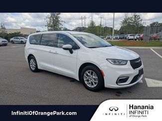 Used 2023 Chrysler Pacifica Touring-L FWD video 1