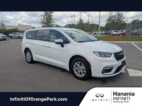 Used 2023 Chrysler Pacifica Touring-L FWD image 1