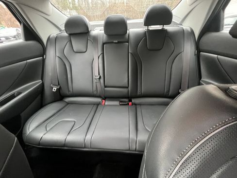 Used 2025 Hyundai Elantra Limited image 36