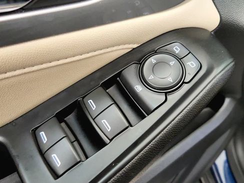 Used 2023 Chevrolet Traverse LS FWD image 23