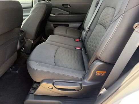 Used 2025 Nissan Pathfinder SV FWD image 10