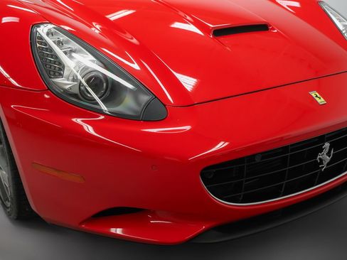Used 2010 Ferrari California RWD image 4