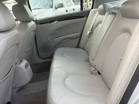 Used 2011 Buick Lucerne CXL FWD image 11