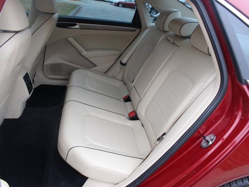 Used 2017 Volkswagen Passat 1.8T SE image 33