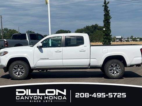 Used 2018 Toyota Tacoma SR5 AWD/4WD image 7