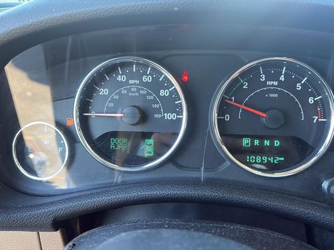 Used 2016 Jeep Wrangler Unlimited Sahara w/ Connectivity Group AWD/4WD image 13