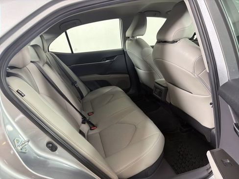 Used 2022 Toyota Camry XLE FWD image 16