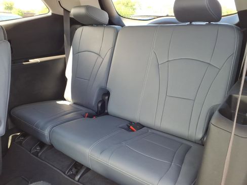 Used 2021 Buick Enclave Essence AWD/4WD image 26