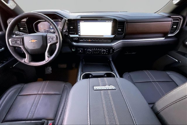 Used 2024 Chevrolet Silverado 2500 High Country w/ High Country Premium Package AWD/4WD image 7