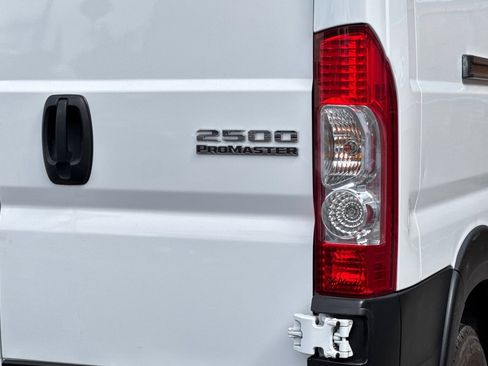 Used 2024 RAM ProMaster 2500 w/ Convenience Group FWD image 27