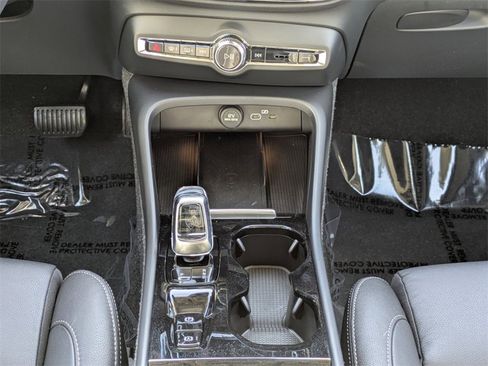 New 2025 Volvo XC40 B5 Plus w/ Protection Package Premier image 20