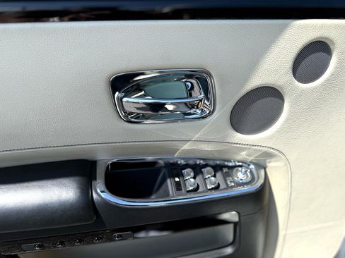 Used 2011 Rolls-Royce Ghost image 24