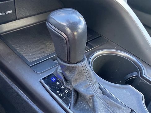 Certified 2022 Toyota Camry SE image 10