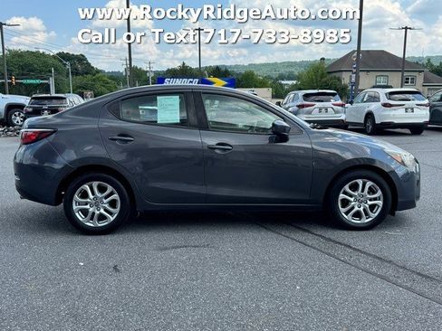 Used 2017 Toyota Yaris iA FWD image 8