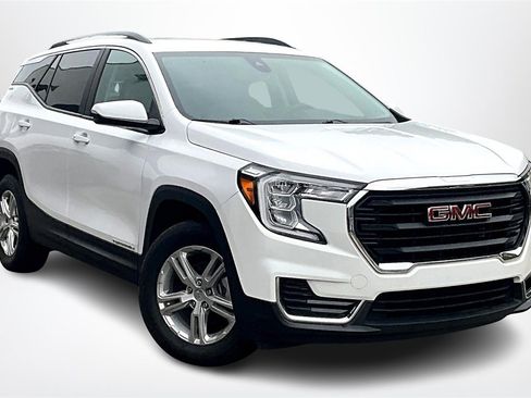 Used 2023 GMC Terrain SLE w/ Driver Convenience Package image 3