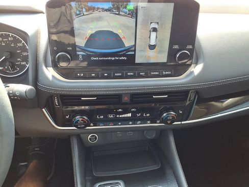 Used 2023 Nissan Rogue SL w/ SL Premium Package FWD image 16