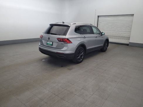 Used 2022 Volkswagen Tiguan SE AWD/4WD image 9