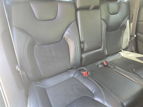 Used 2019 Jeep Cherokee Latitude Plus w/ Cold Weather Group AWD/4WD image 17