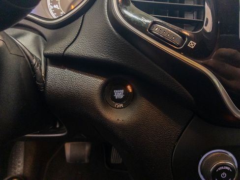 Used 2022 Jeep Cherokee Limited image 22