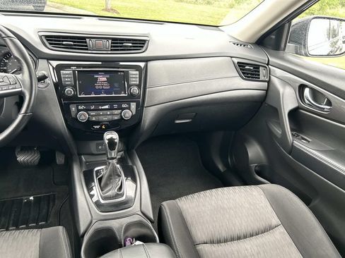 Used 2020 Nissan Rogue SV AWD/4WD image 18