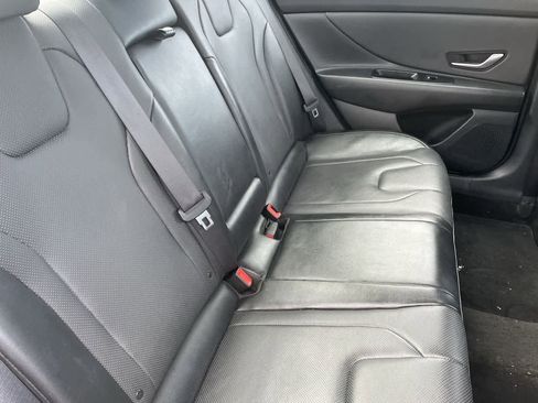 Used 2023 Hyundai Elantra Limited image 15