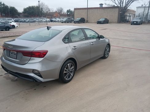 Used 2024 Kia Forte LXS image 9