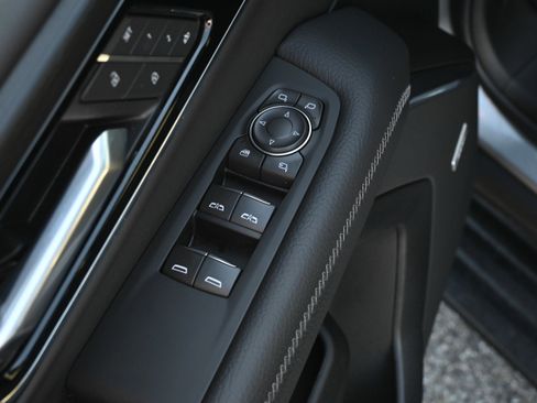 Used 2025 GMC Yukon Denali image 31