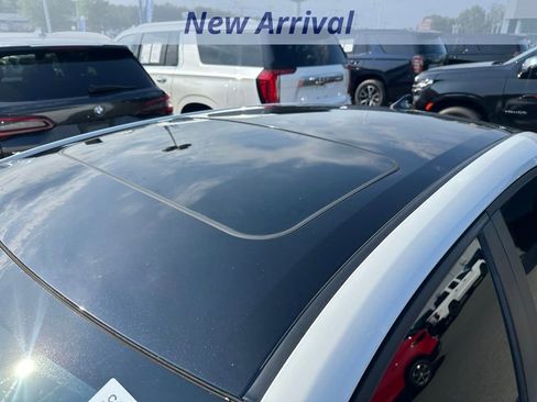 Used 2022 Toyota Corolla SE w/ SE Premium Package FWD image 10