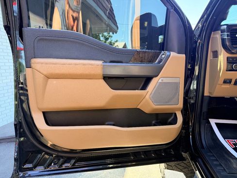 Used 2023 Ford F250 Lariat w/ Chrome Package image 17