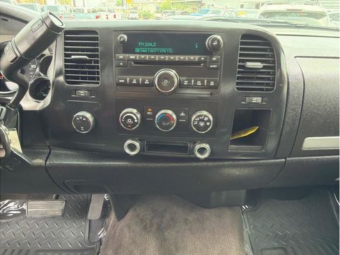 Used 2008 Chevrolet Silverado 2500 LT w/ Suspension Package, Off-Road image 8