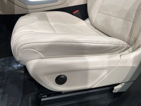 Used 2022 Mercedes-Benz GLE 350 4MATIC w/ Premium Package image 23