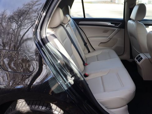 Used 2017 Volkswagen Golf Wolfsburg Edition image 21