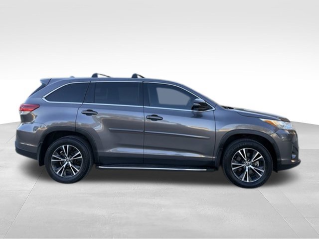 Used 2019 Toyota Highlander Plus FWD image 5