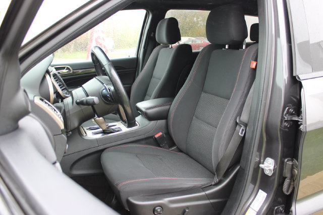 Used 2016 Jeep Grand Cherokee Laredo 75th Anniversary AWD/4WD image 13