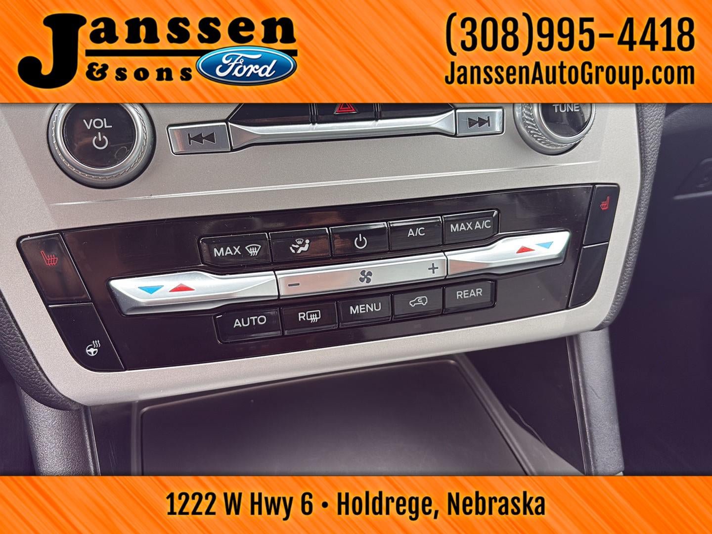Used 2021 Ford Explorer XLT w/ Equipment Group 202A AWD/4WD image 21