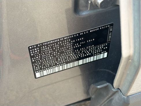 Used 2024 Volkswagen Taos SE FWD image 40
