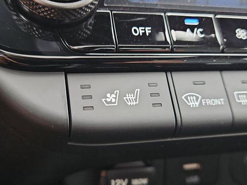 New 2025 Hyundai Elantra Limited FWD image 18