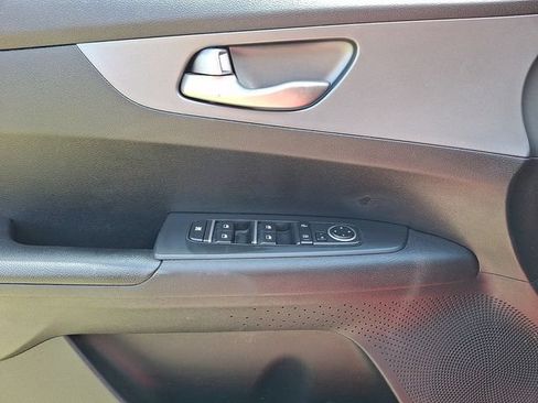Used 2020 Kia Forte LXS FWD image 12