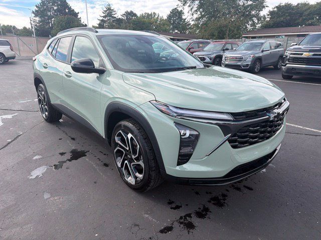 Used 2024 Chevrolet Trax RS w/ Driver Confidence Package FWD image 4