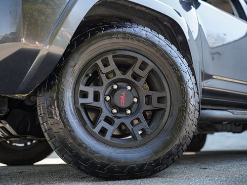 Used 2022 Toyota 4Runner SR5 Premium w/ Moonroof Package image 19