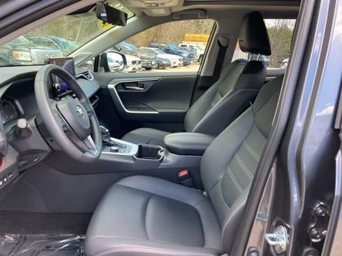 Used 2023 Toyota RAV4 Limited AWD/4WD image 27