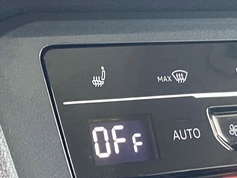 Certified 2023 Volkswagen Tiguan SE w/ Panoramic Sunroof Package image 17