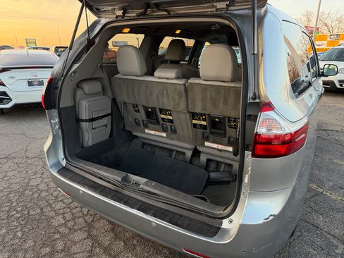 Used 2015 Toyota Sienna XLE Premium image 62