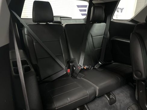 Used 2021 Chevrolet Traverse RS image 41