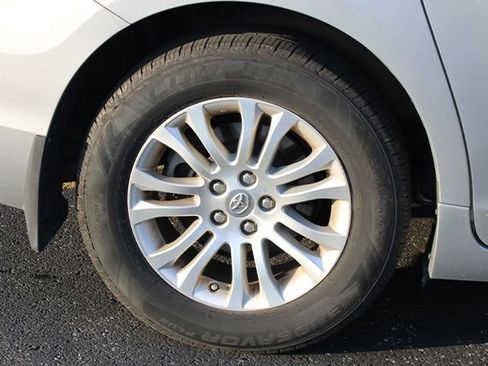 Used 2015 Toyota Sienna XLE Premium FWD image 8